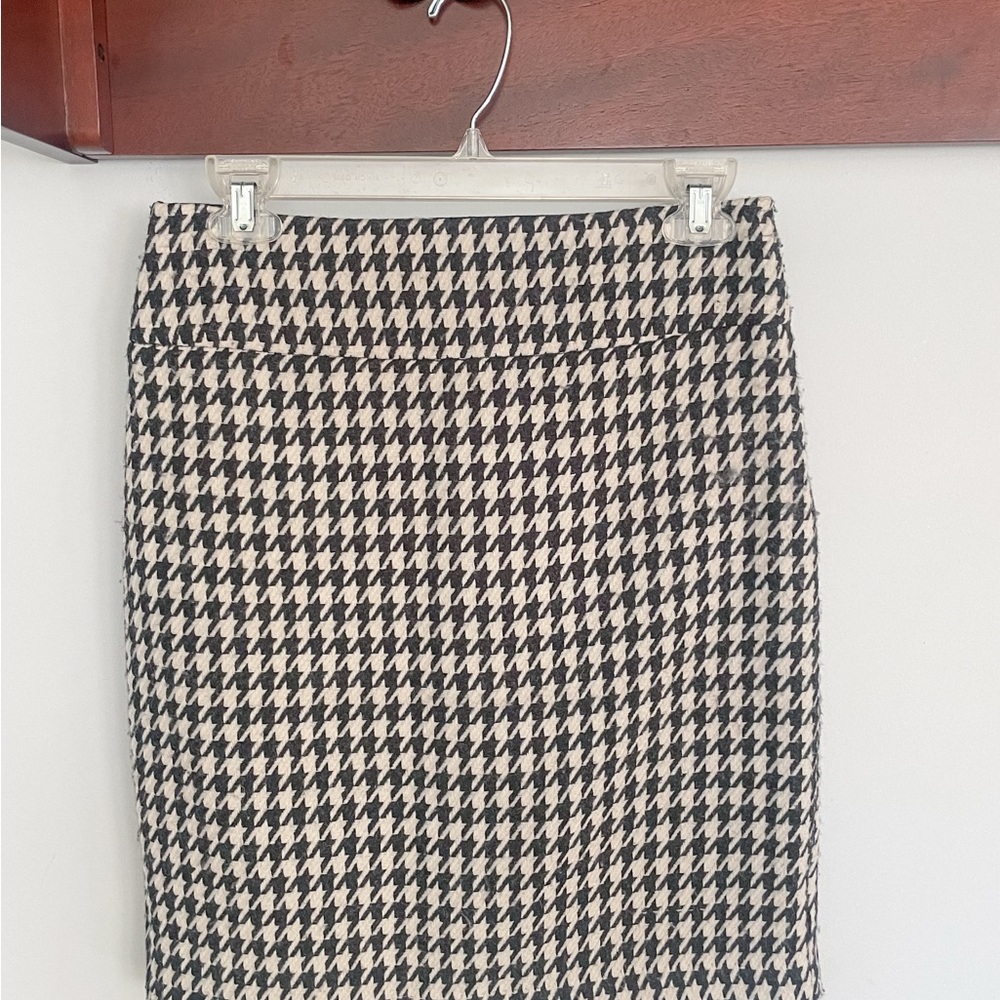 Cream and Black Knee-length Pencil Skirt for Work